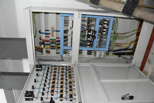 地源熱泵電路鋪設(shè) 地源熱泵電路鋪設(shè)